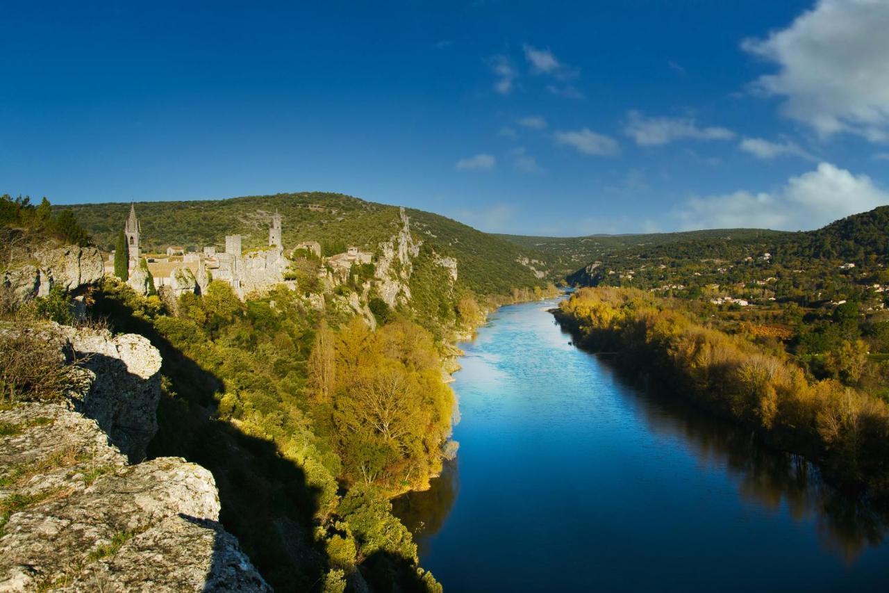 Le Castelas Aigueze Luaran gambar