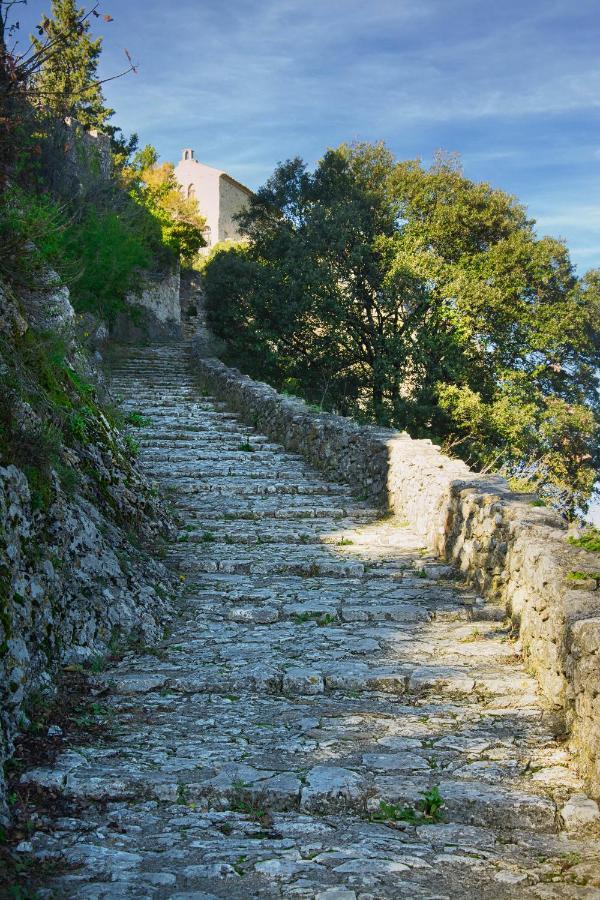 Le Castelas Aigueze Luaran gambar